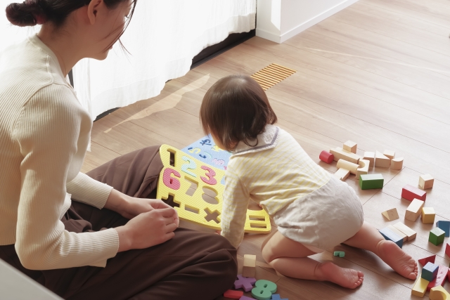 知育玩具が早すぎた？後悔して買い直す前に見直したい選び方と遊ばせ方