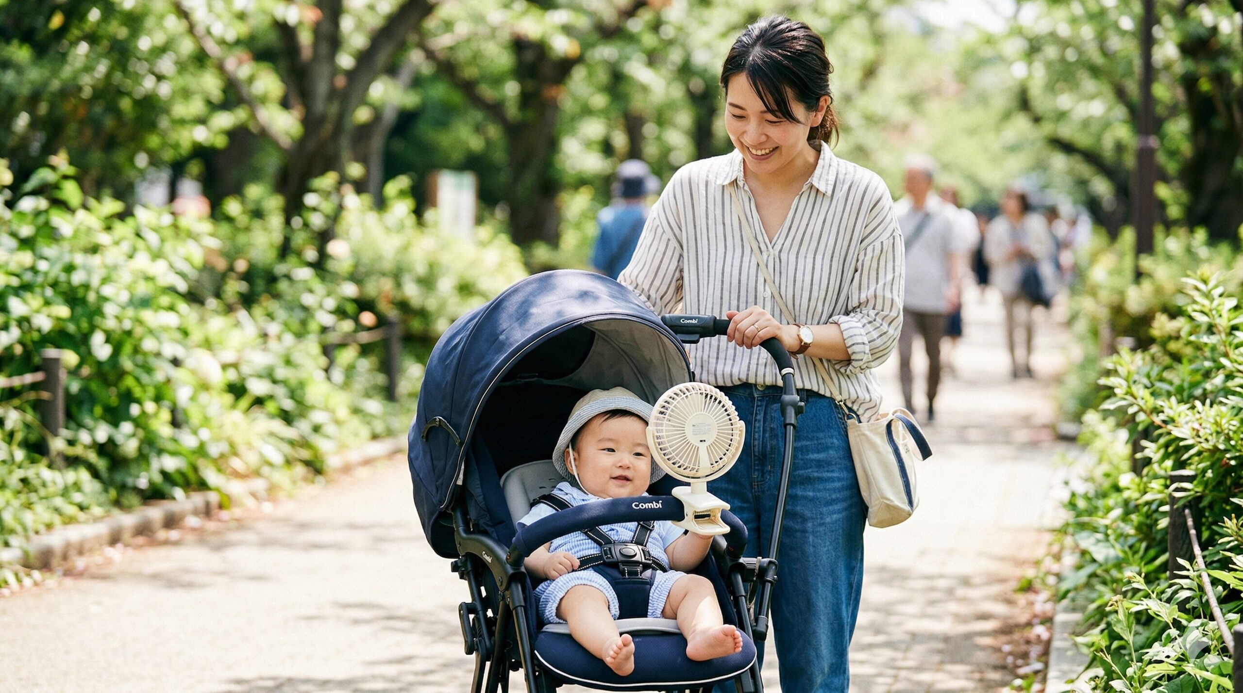 ベビーカーの暑さ対策にファンは必要？選び方のコツと熱中症を防ぐ設置ポイント